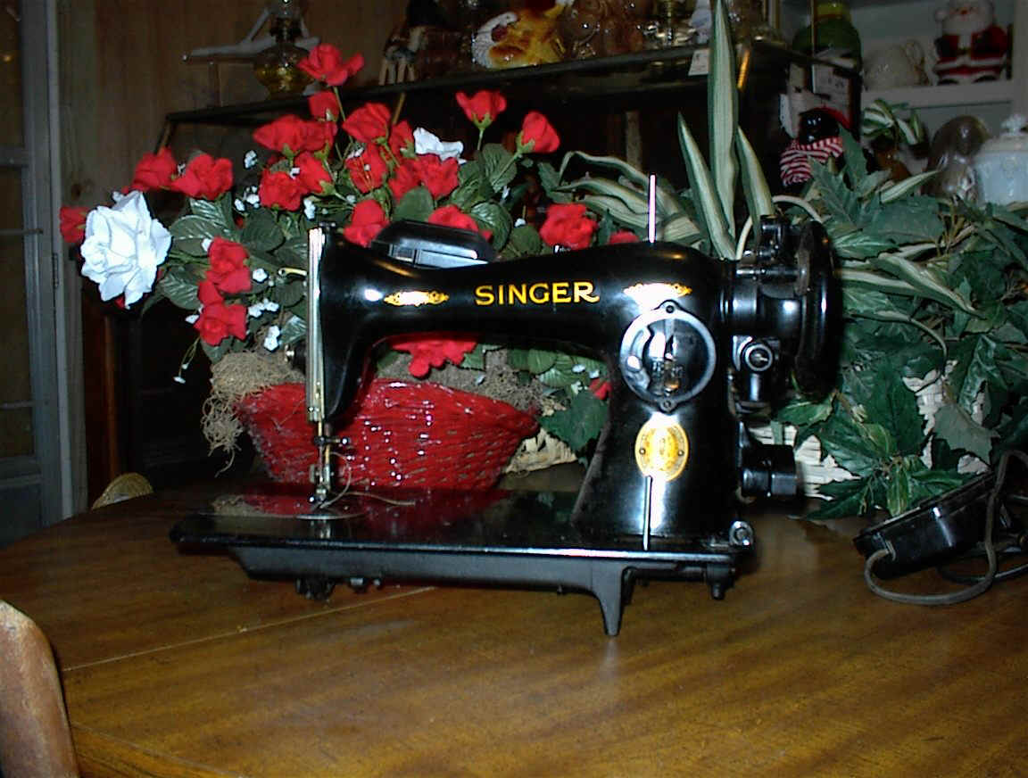 sewingmachine.JPG (174866 bytes)